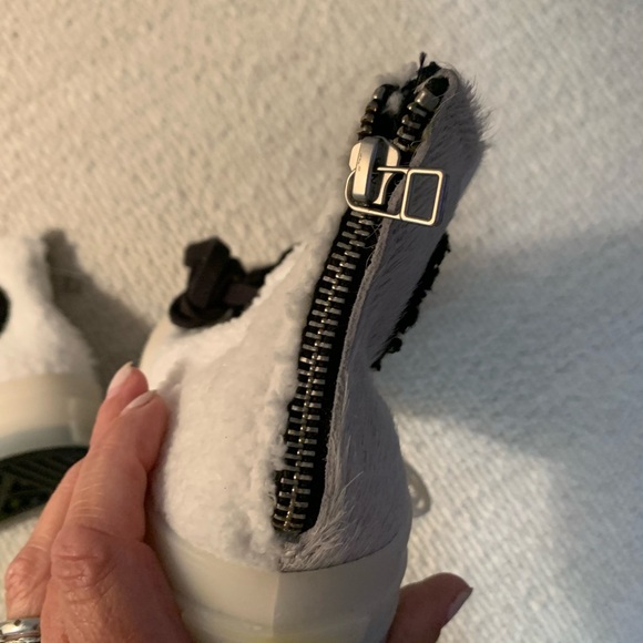 Converse Funky White/Black Chuck Taylor Sneakers💕👟 - Picture 6 of 10